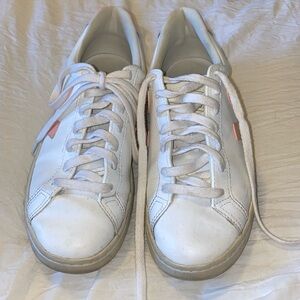 Veja Women's Urca Sneakers 8